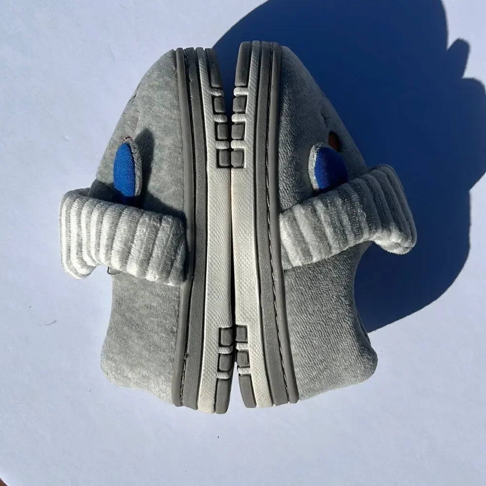 NWOT Boys Toddler Animal Slippers Striped, 18/19